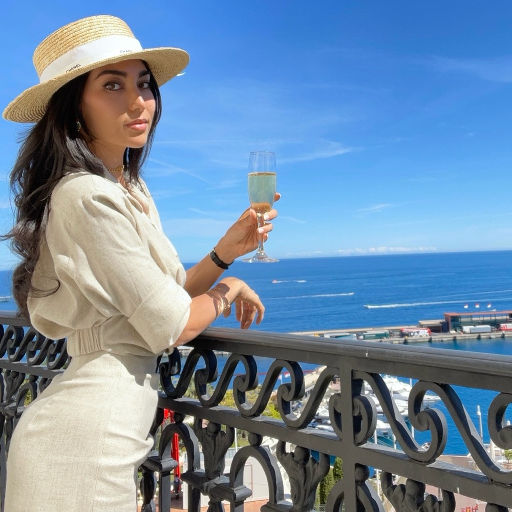 Meet your Posher, Mandana